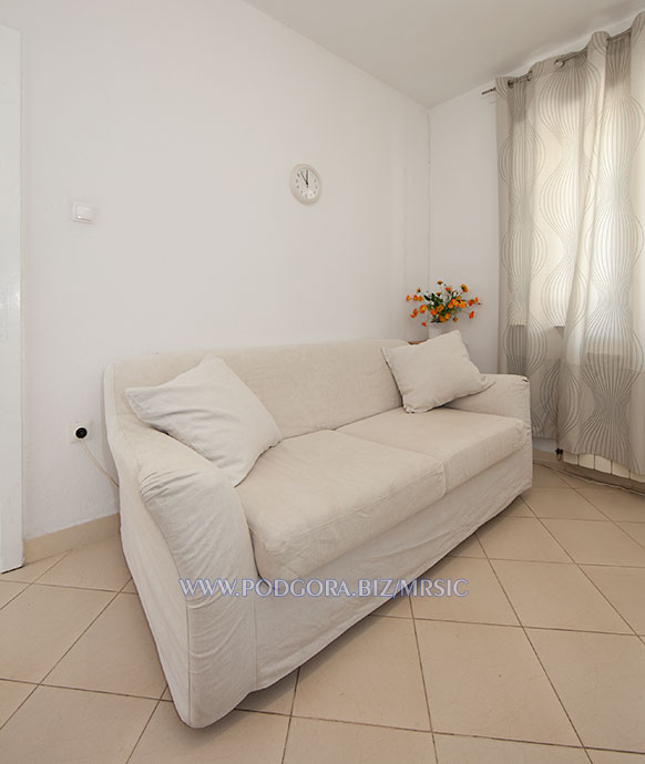 apartments Mrsi, Podgora - sofa