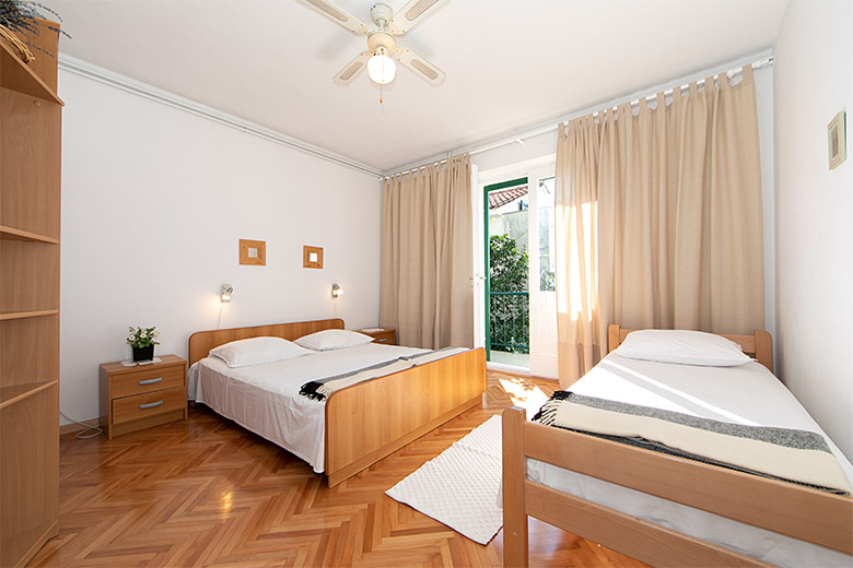 Apartments Mrsić, Podgora - bedroom